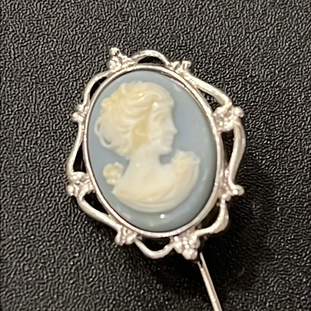 Trifari Vintage Cameo Hat Pin Brooch Stick Pin Silver Tone Blue White 3 Inch - Picture 6 of 10
